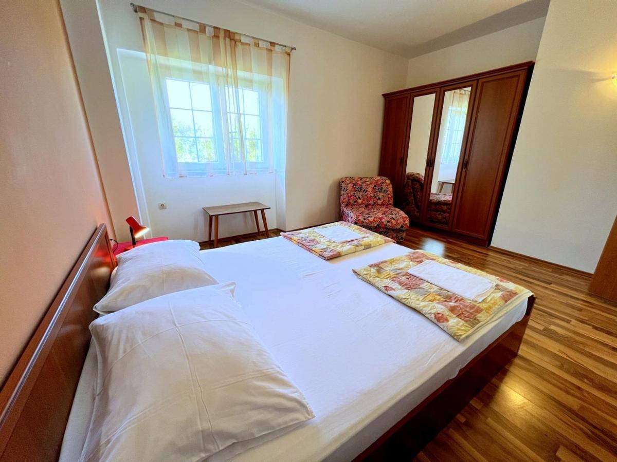 Miramar Apartments Banjol ภายนอก รูปภาพ