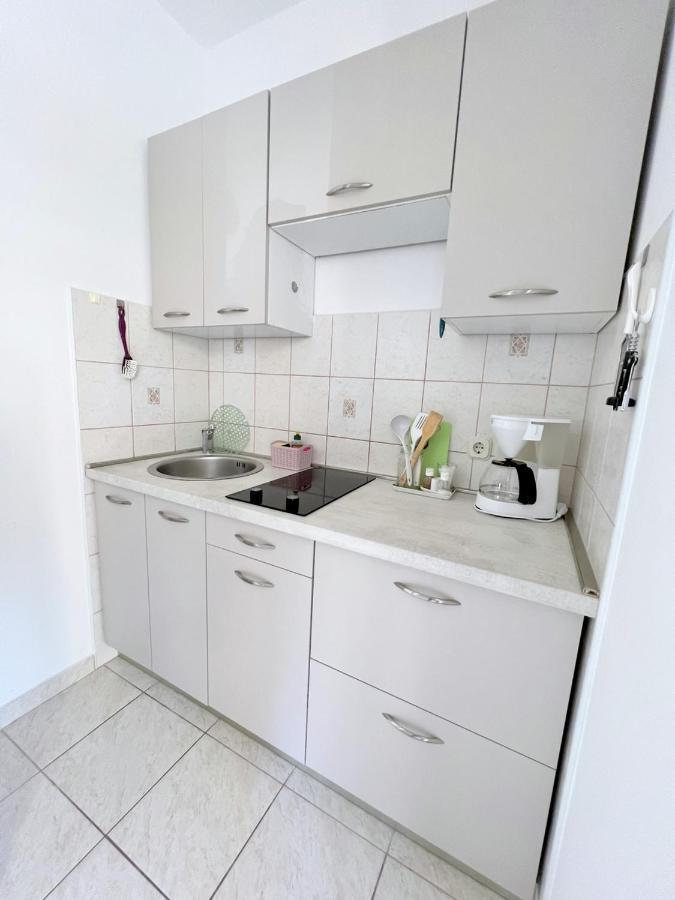 Miramar Apartments Banjol ภายนอก รูปภาพ