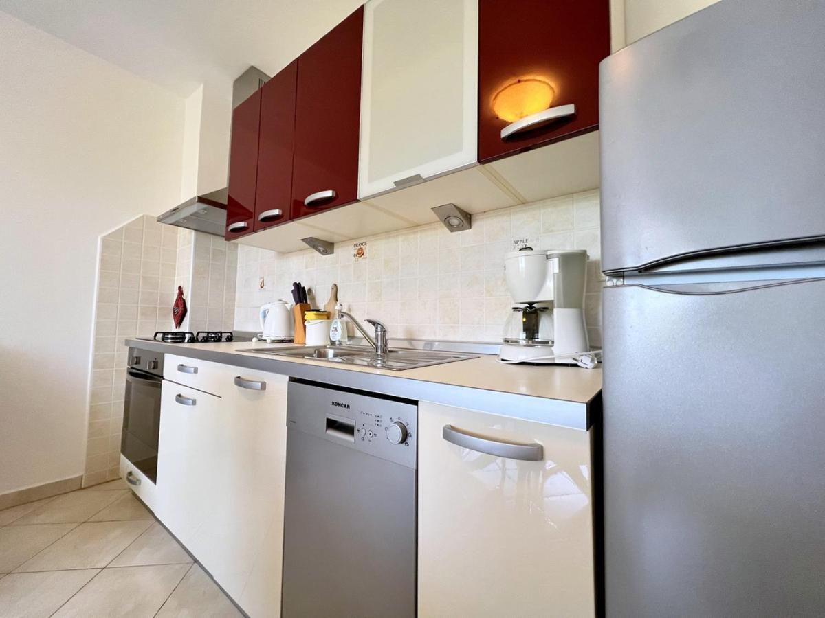 Miramar Apartments Banjol ภายนอก รูปภาพ