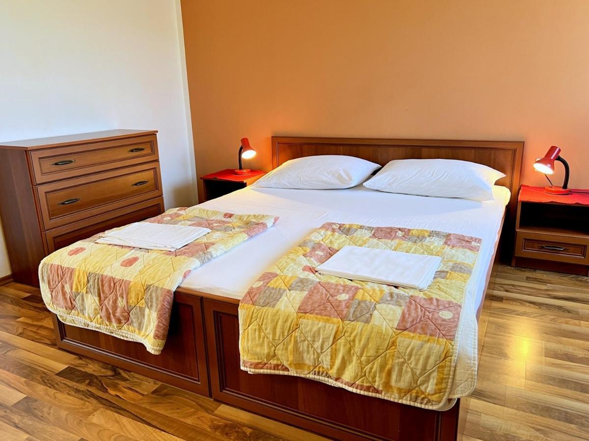 Miramar Apartments Banjol ภายนอก รูปภาพ