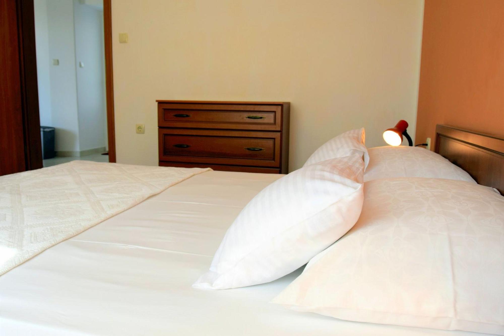 Miramar Apartments Banjol ภายนอก รูปภาพ