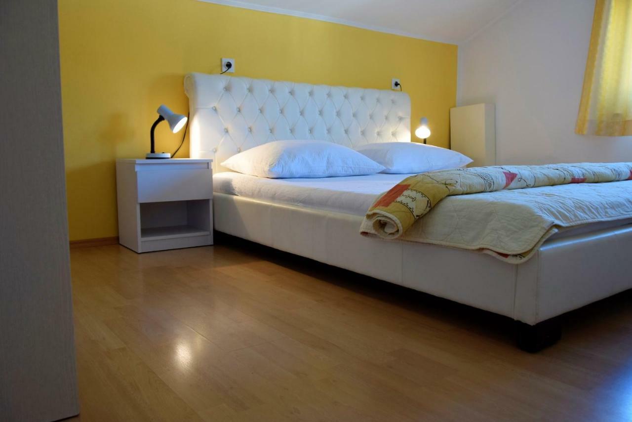 Miramar Apartments Banjol ภายนอก รูปภาพ