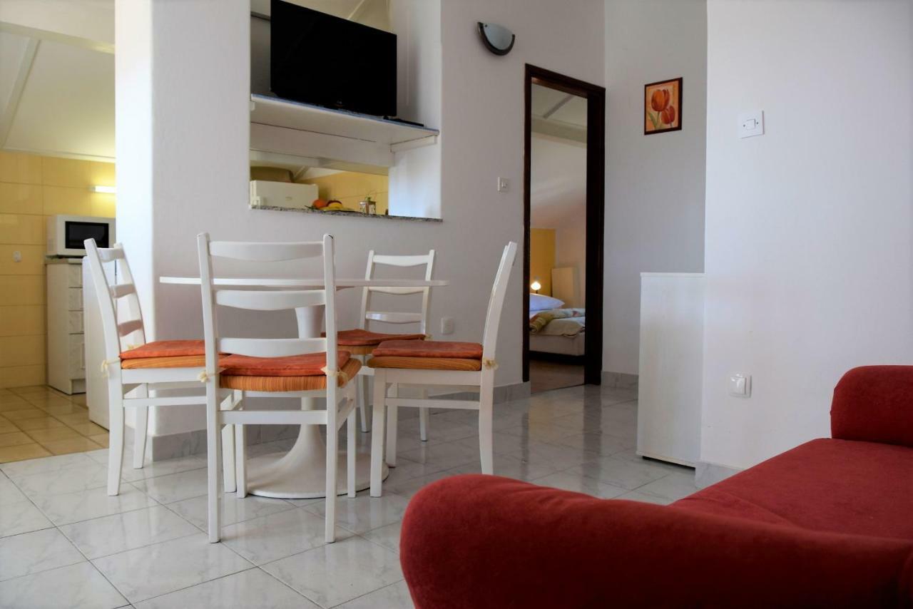 Miramar Apartments Banjol ภายนอก รูปภาพ