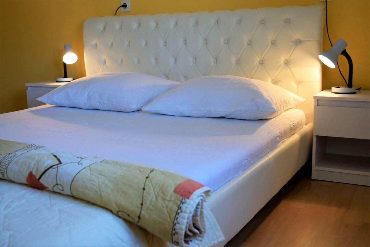 Miramar Apartments Banjol ภายนอก รูปภาพ